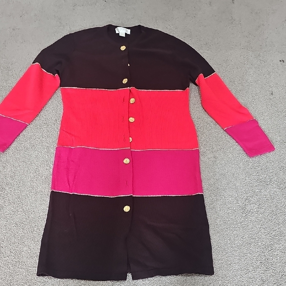 Elegant Color Block Dress with Gold Accents - Picture 8 of 8